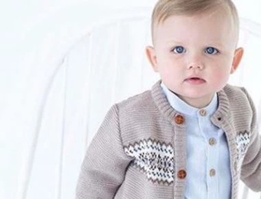 Δείτε πως λοξοκοιτάζει το κορίτσι ο πιτσιρικάς και τι κάνει στο τέλος (βίντεο)